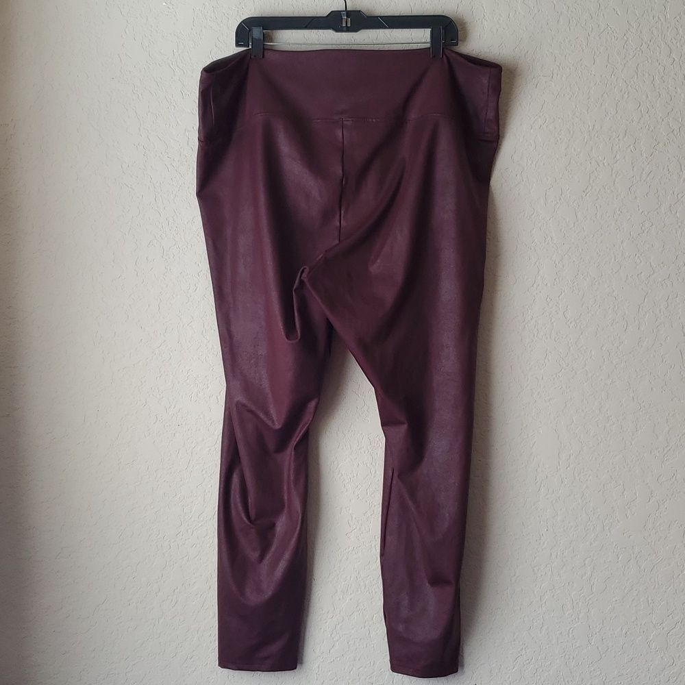 Simply Vera Vera Wang Faux Leather Leggings 2X 3X Maroon High Rise Plus - Picture 2 of 8